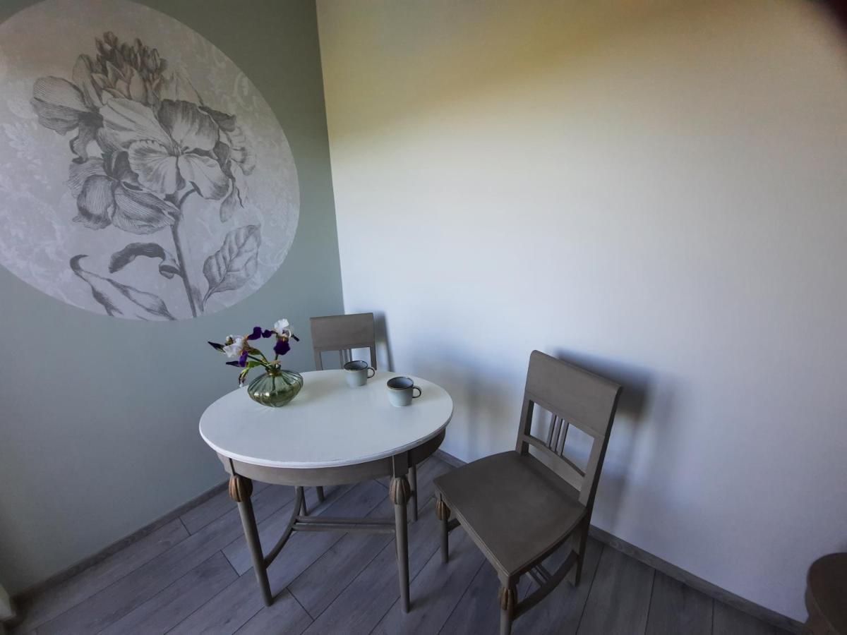 Penzion Zahrada Nad Rekou, Restaurace A Kavarna - Parkovani Gratis Zlatá Koruna Εξωτερικό φωτογραφία