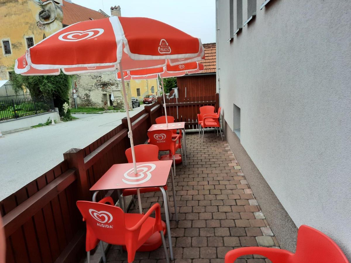 Penzion Zahrada Nad Rekou, Restaurace A Kavarna - Parkovani Gratis Zlatá Koruna Εξωτερικό φωτογραφία