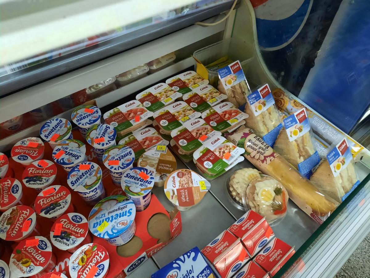 Penzion Zahrada Nad Rekou, Restaurace A Kavarna - Parkovani Gratis Zlatá Koruna Εξωτερικό φωτογραφία