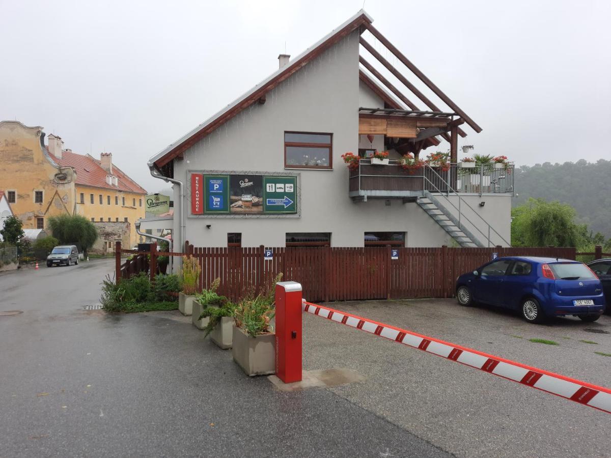 Penzion Zahrada Nad Rekou, Restaurace A Kavarna - Parkovani Gratis Zlatá Koruna Εξωτερικό φωτογραφία