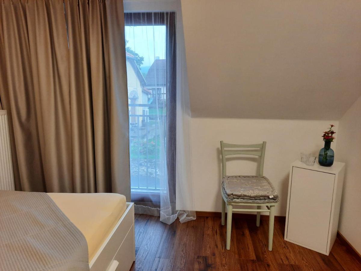 Penzion Zahrada Nad Rekou, Restaurace A Kavarna - Parkovani Gratis Zlatá Koruna Εξωτερικό φωτογραφία