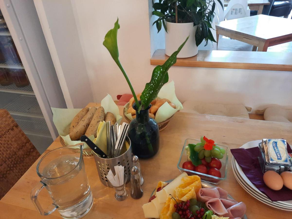 Penzion Zahrada Nad Rekou, Restaurace A Kavarna - Parkovani Gratis Zlatá Koruna Εξωτερικό φωτογραφία