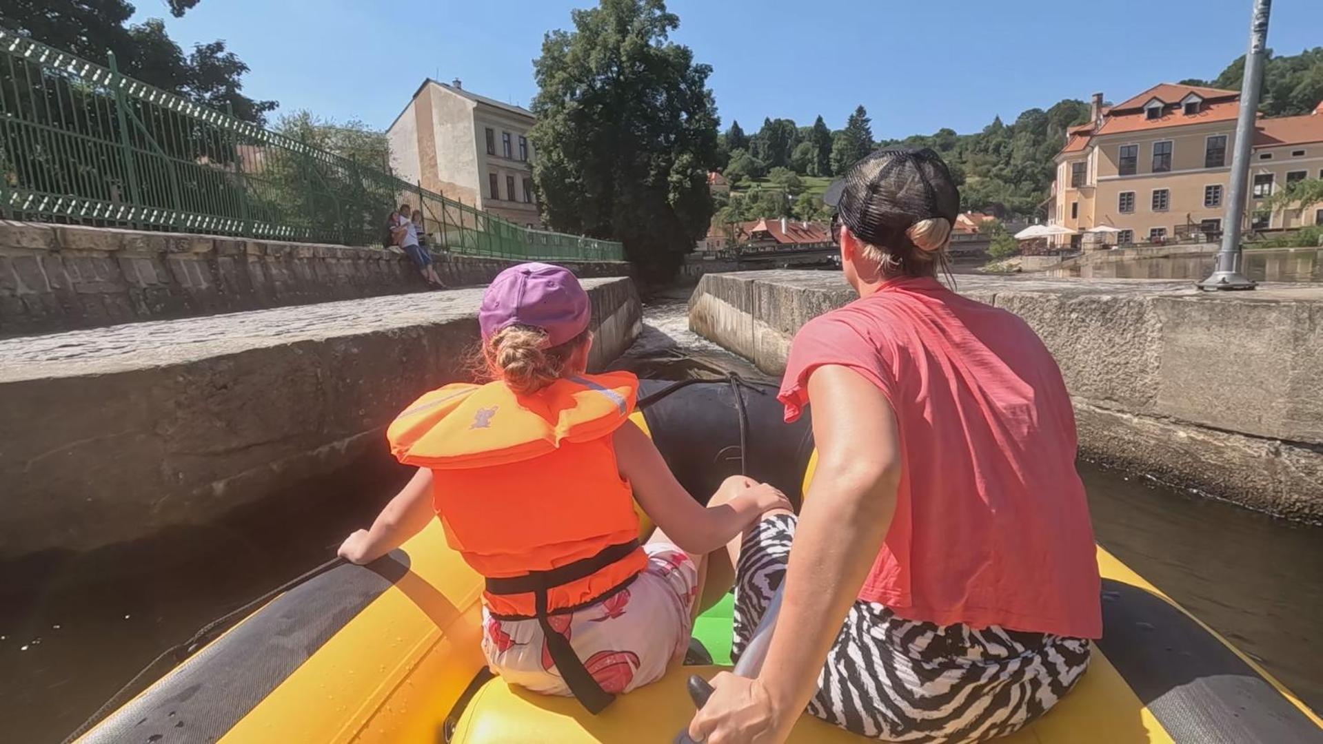 Penzion Zahrada Nad Rekou, Restaurace A Kavarna - Parkovani Gratis Zlatá Koruna Εξωτερικό φωτογραφία